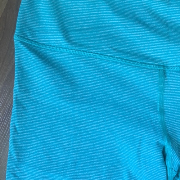 Victoria’s Secret Sport Crop Legging - Picture 2 of 3